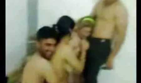 Трахкає за гроші на місці секс зі зрілими відео чувак
